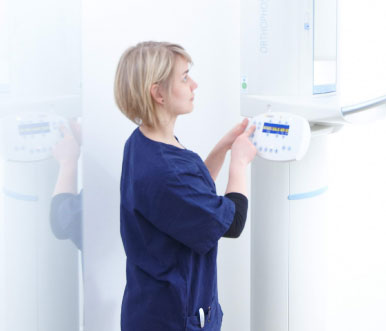 Implantologie und Implantate